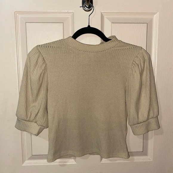 Forever21 puff sleeve top - Picture 1 of 1